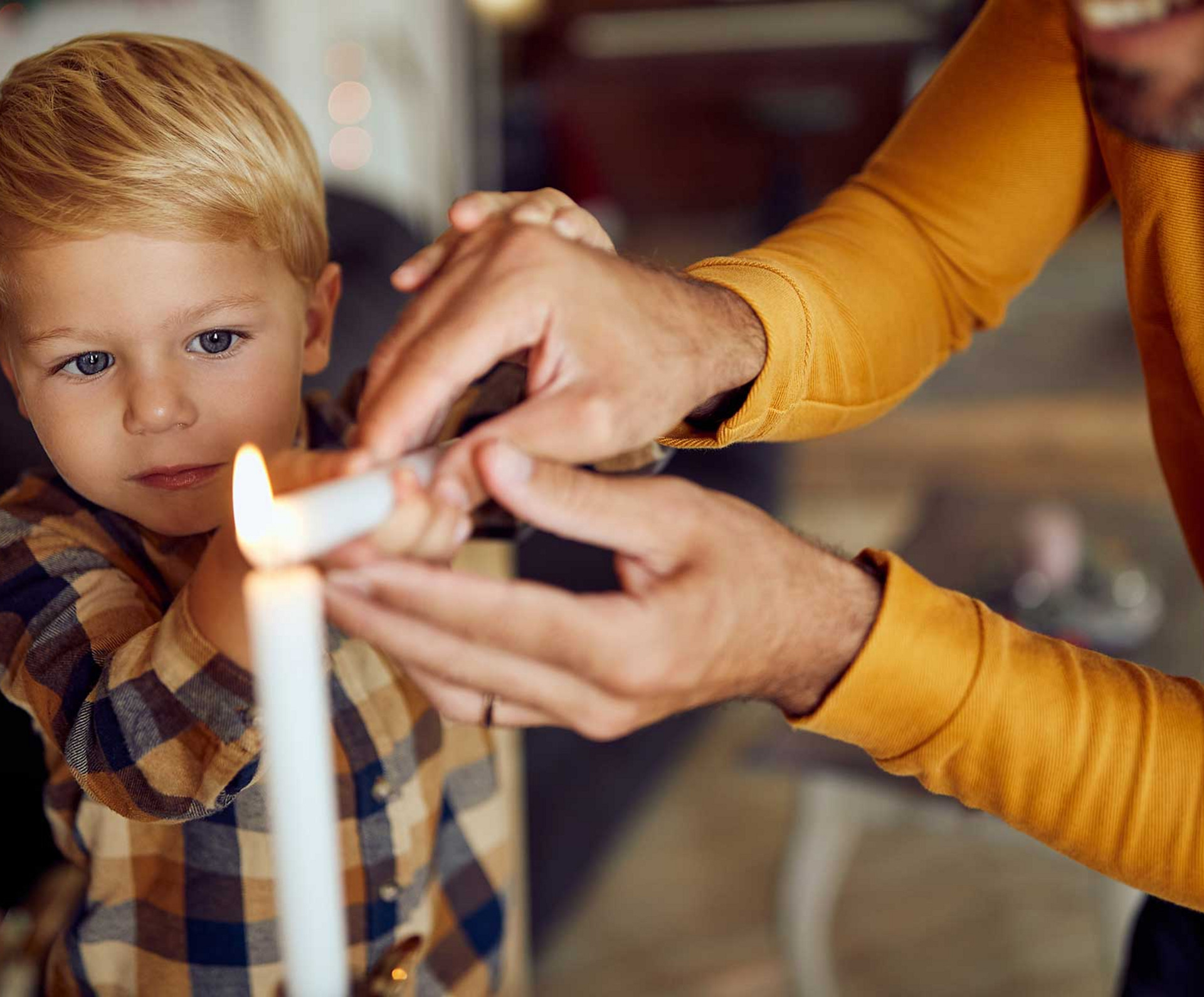 Kinder und die Faszination des Feuers